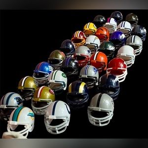 Lot of 31 Riddell‎ NFL miniature helmets.